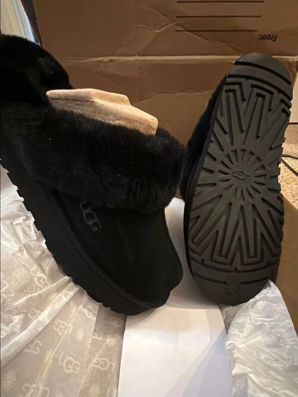 UGG Women's Black Shearling-Lined Slip-On Clog - Picture 1 of 1